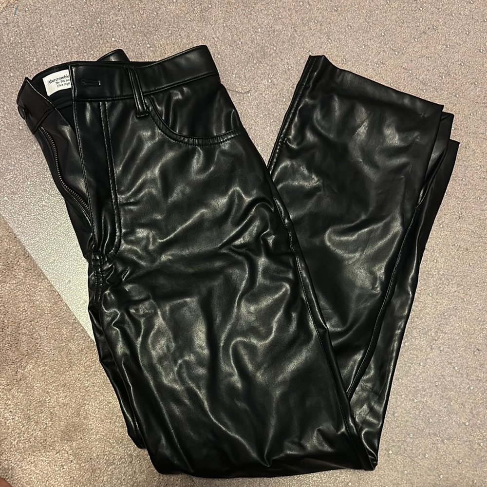 Abercrombie Curve Love 90’s Straight Ultra High Rise Leather Pants